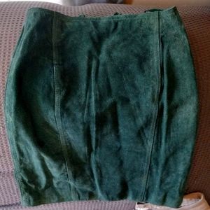 Size 3-4 leather zip up skirt